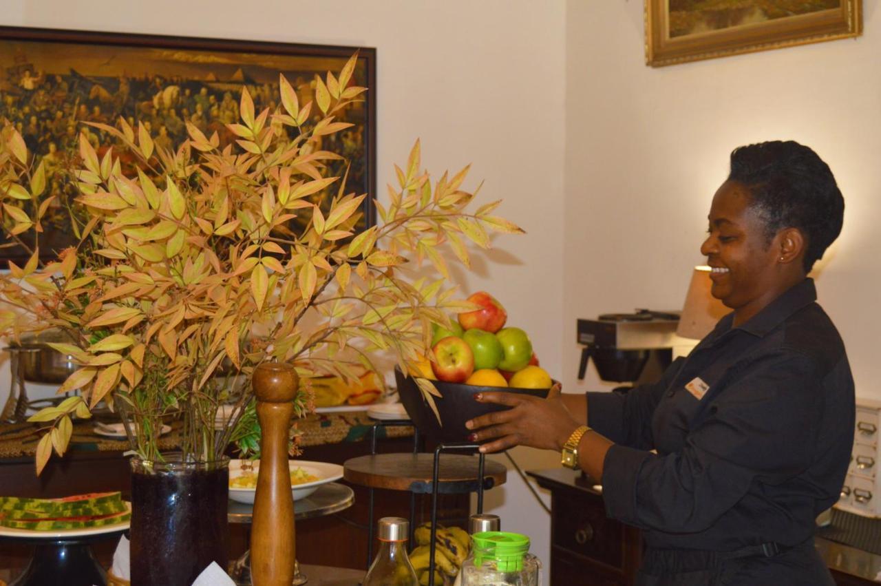 Bougainvilla Boutique Hotel & Restaurant لوبومباشي المظهر الخارجي الصورة