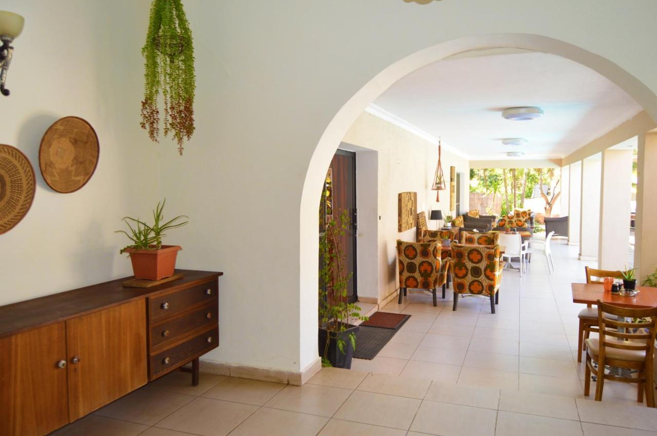 Bougainvilla Boutique Hotel & Restaurant لوبومباشي المظهر الخارجي الصورة