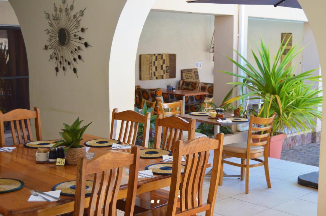 Bougainvilla Boutique Hotel & Restaurant لوبومباشي المظهر الخارجي الصورة