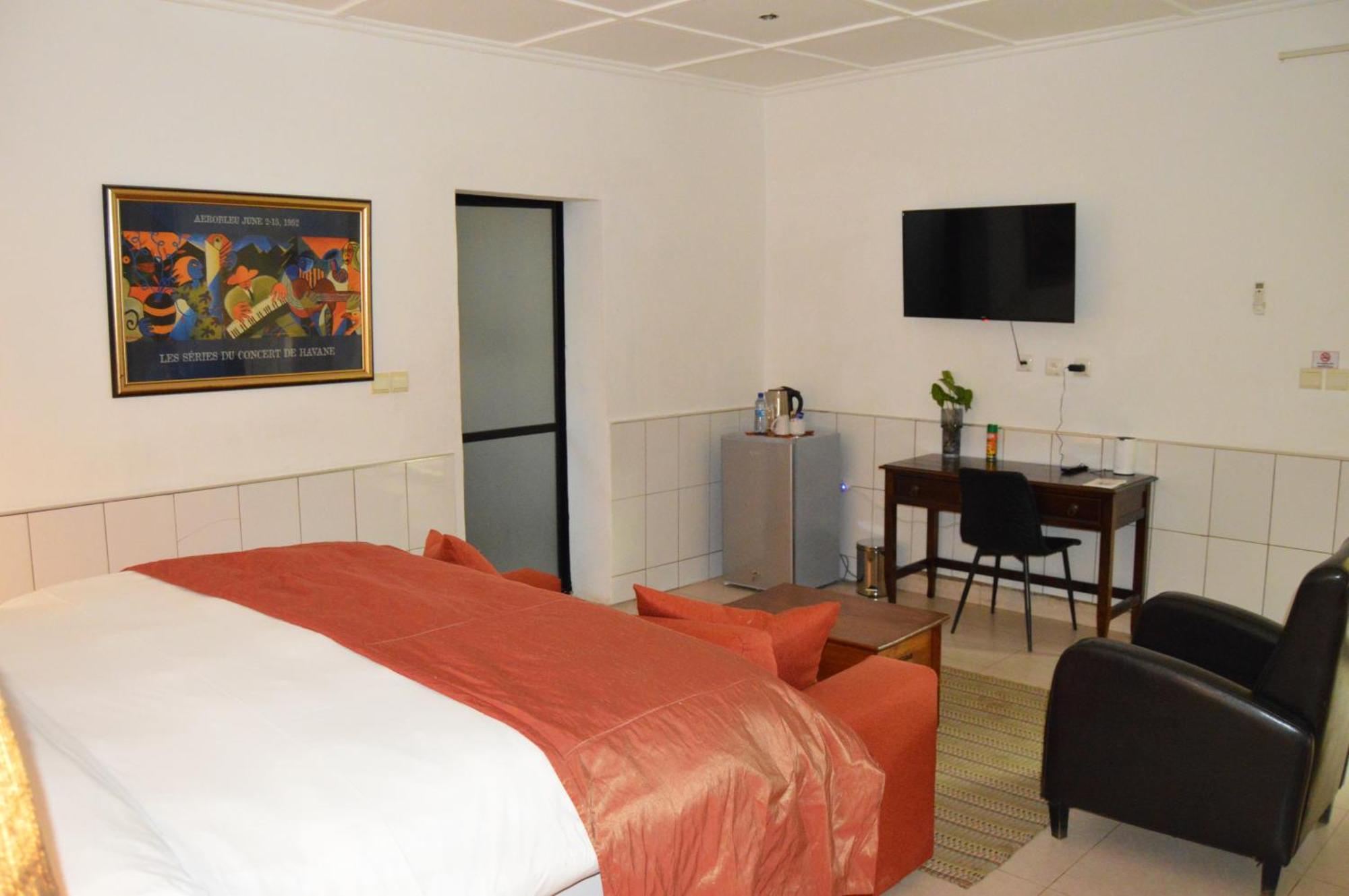 Bougainvilla Boutique Hotel & Restaurant لوبومباشي المظهر الخارجي الصورة