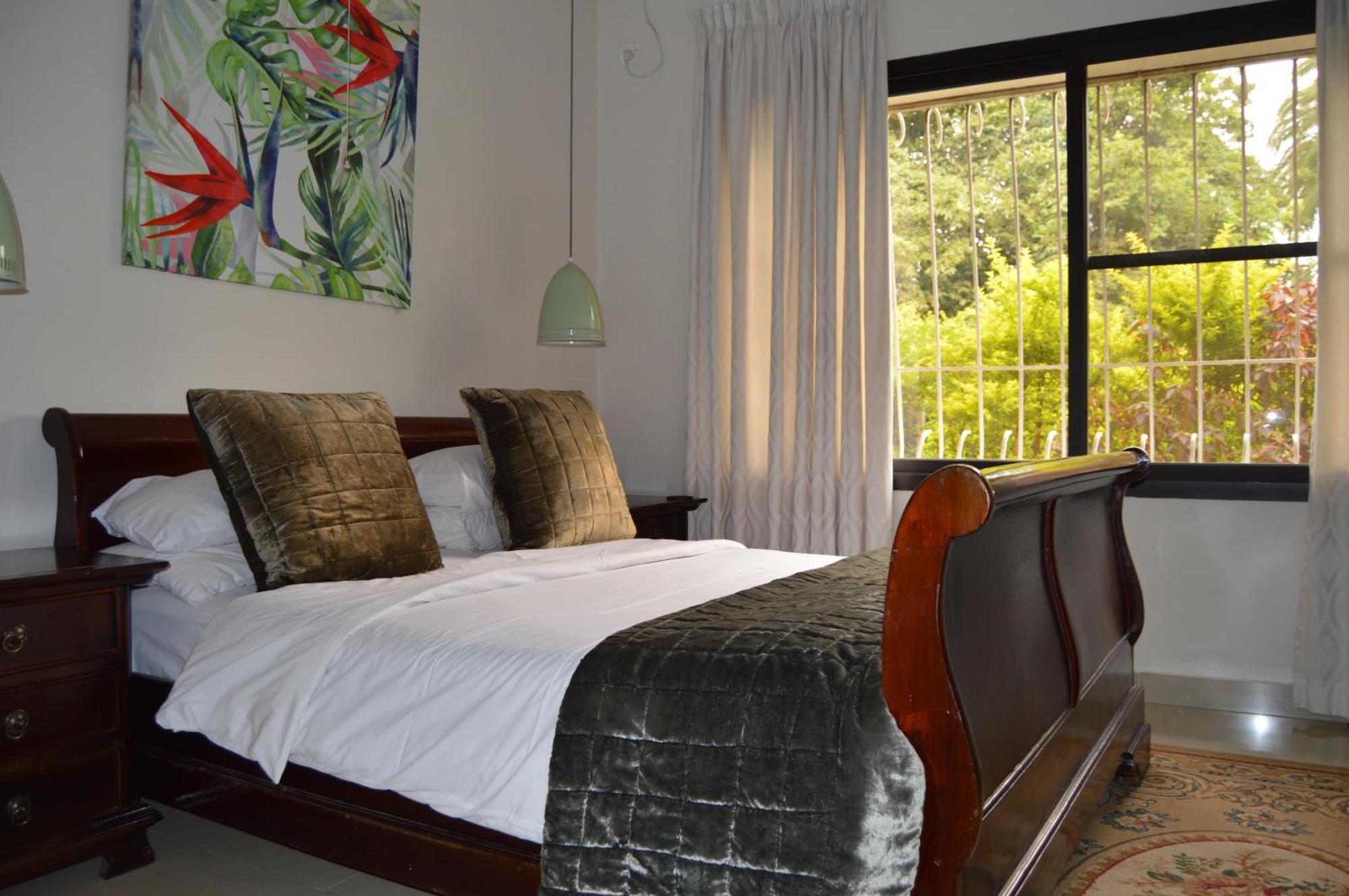 Bougainvilla Boutique Hotel & Restaurant لوبومباشي المظهر الخارجي الصورة