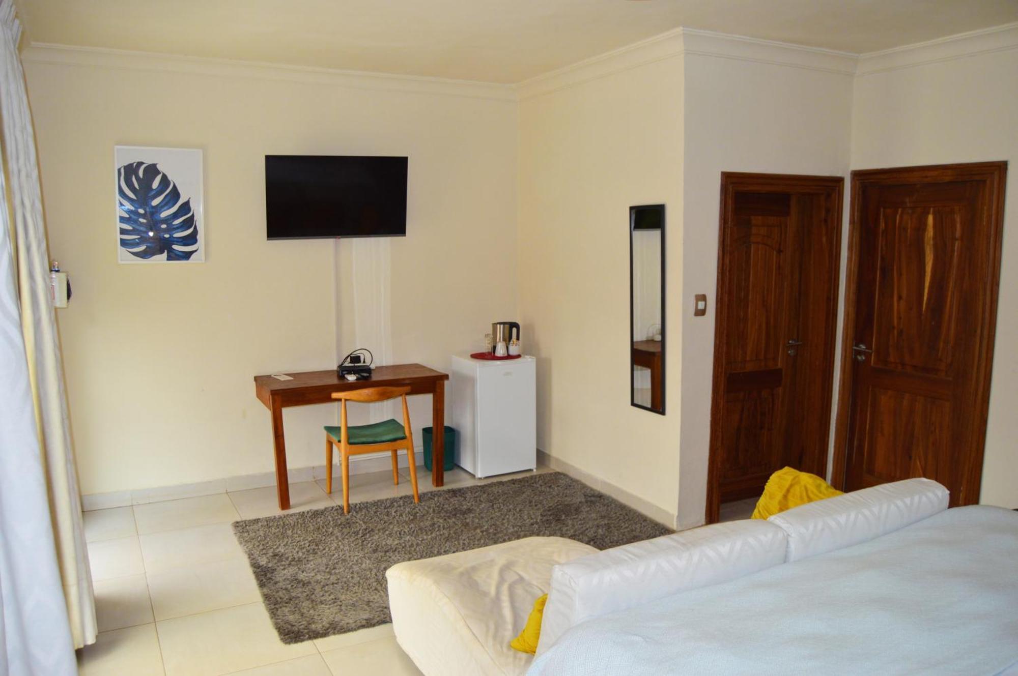 Bougainvilla Boutique Hotel & Restaurant لوبومباشي المظهر الخارجي الصورة