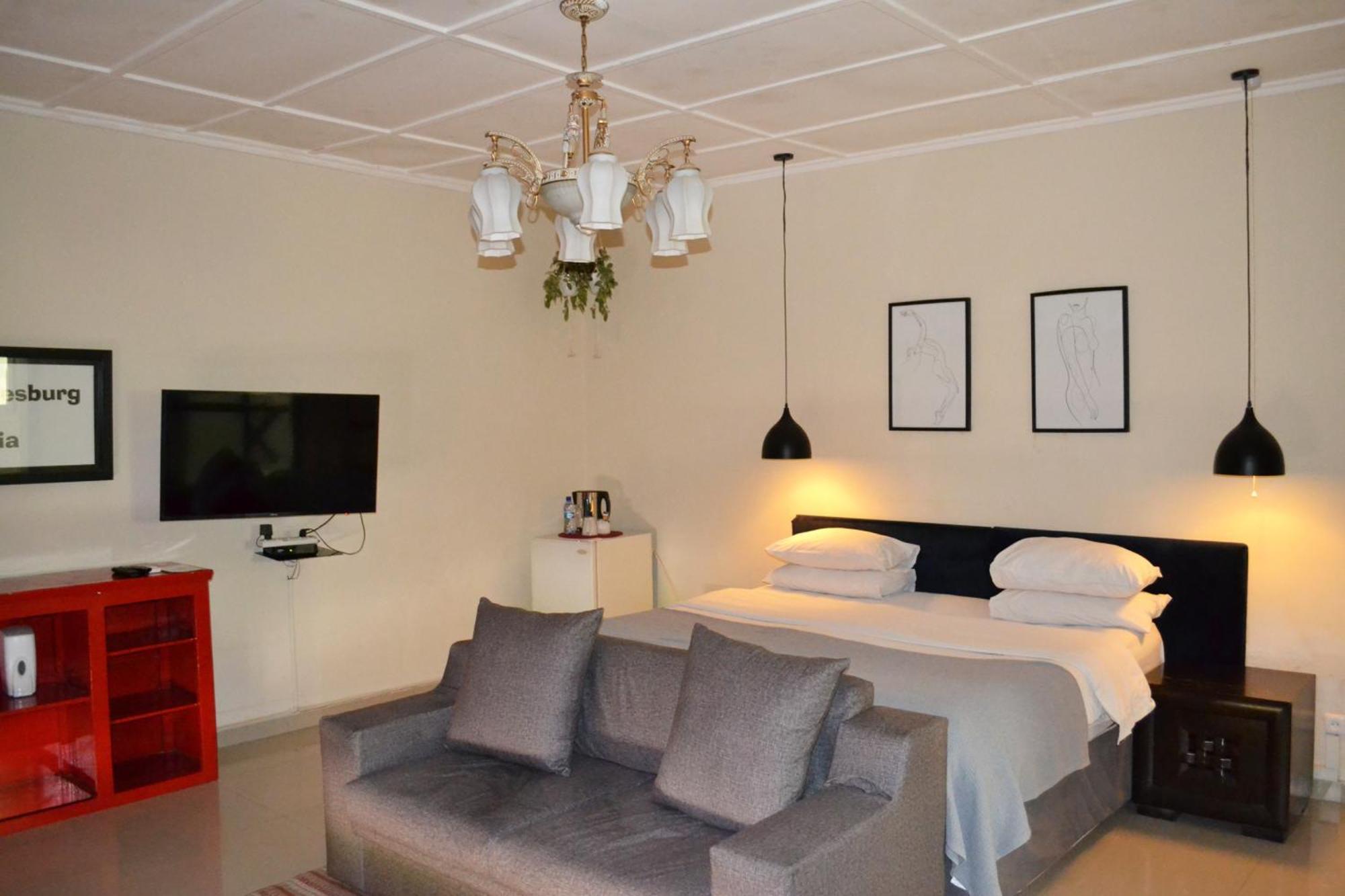 Bougainvilla Boutique Hotel & Restaurant لوبومباشي المظهر الخارجي الصورة