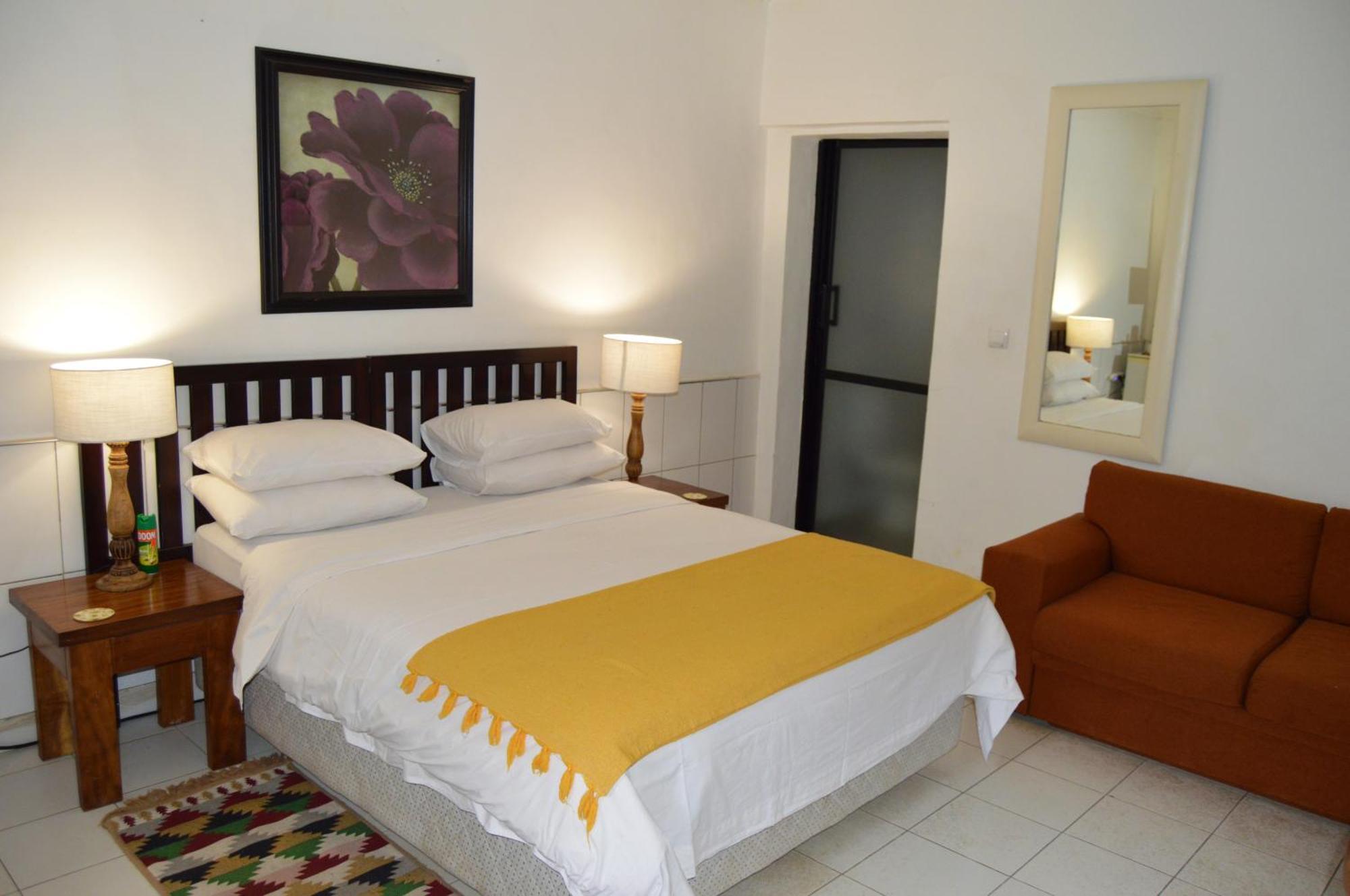 Bougainvilla Boutique Hotel & Restaurant لوبومباشي المظهر الخارجي الصورة